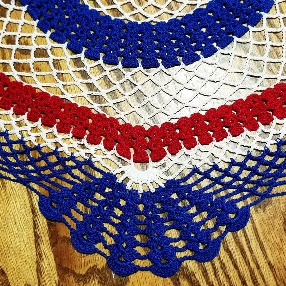 Vintage Style New Hand Crafted 4-Way Circle, Red, White, & Blue 20" Doily - Picture 3 of 3